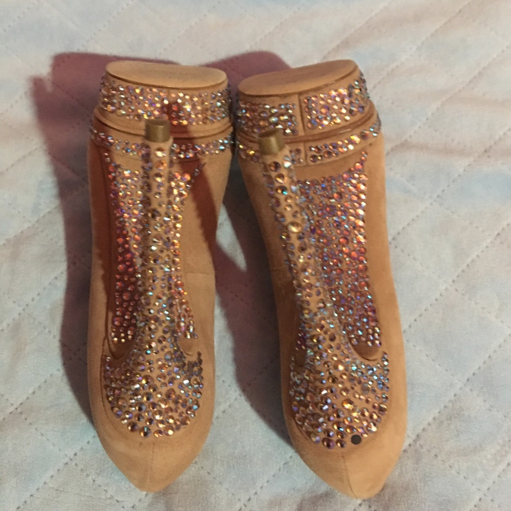 Very elegant Brian Atwood pumps